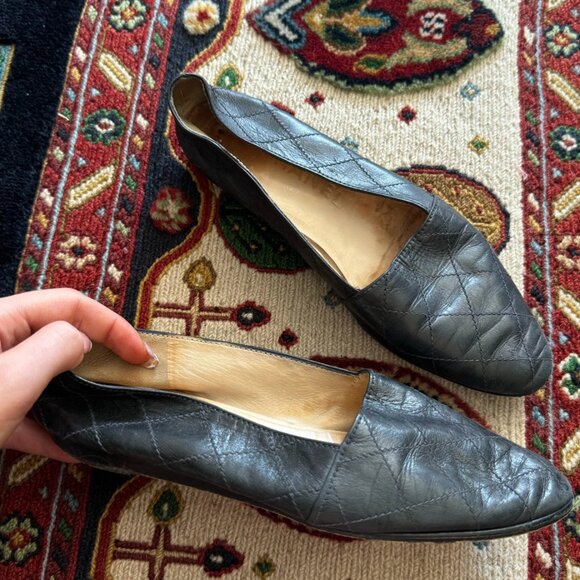 Rare vintage Chanel black quilted leather flats with minimalist stitching and su - Picture 1 of 5